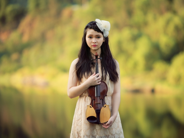 Girl With Violin wallpaper 640x480