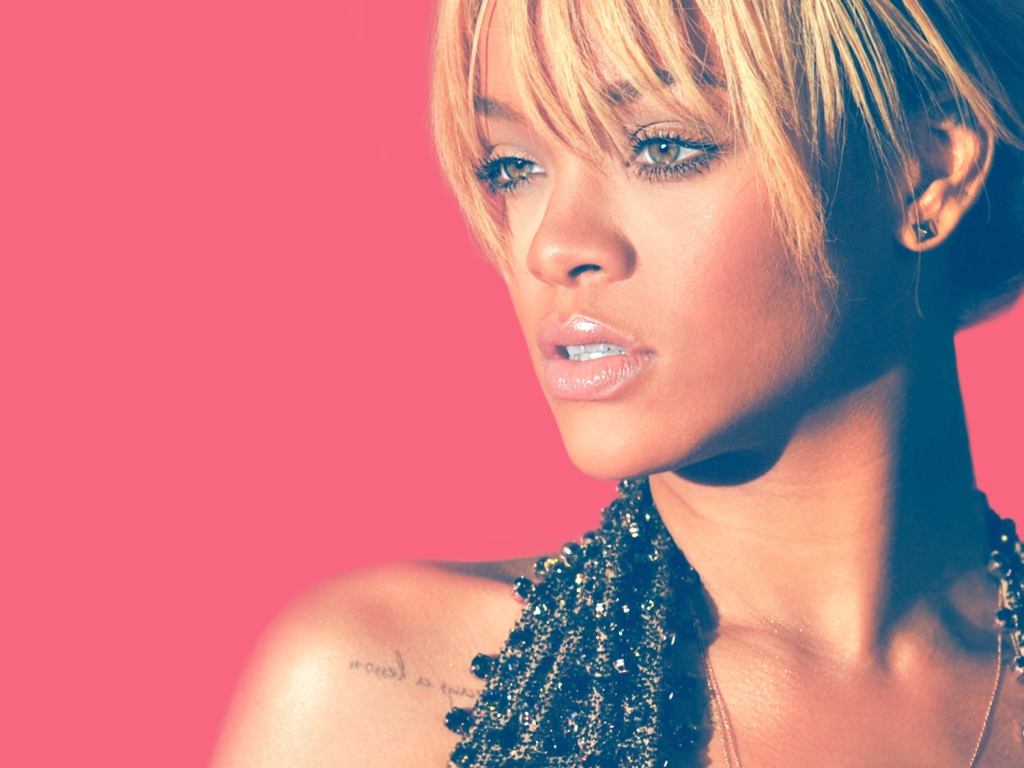 Обои Rihanna Blonde Hair 2012 1024x768
