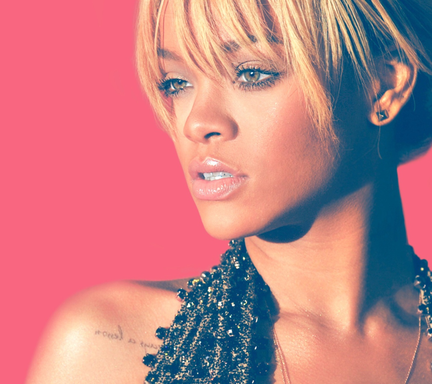 Sfondi Rihanna Blonde Hair 2012 1440x1280