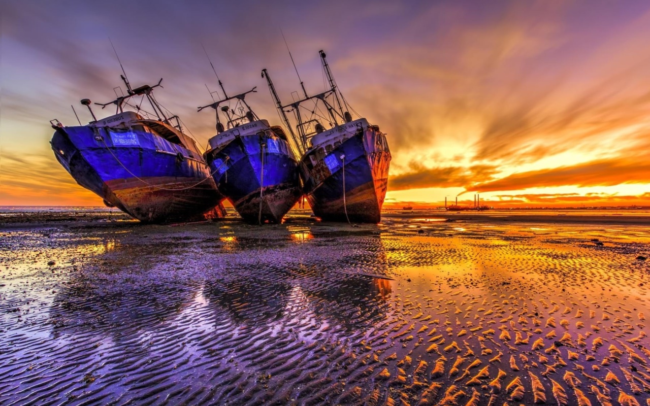 Ship graveyard in Nouadhibou, Mauritania wallpaper 1280x800