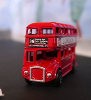 Red London Toy Bus papel de parede para celular para 1024x1024