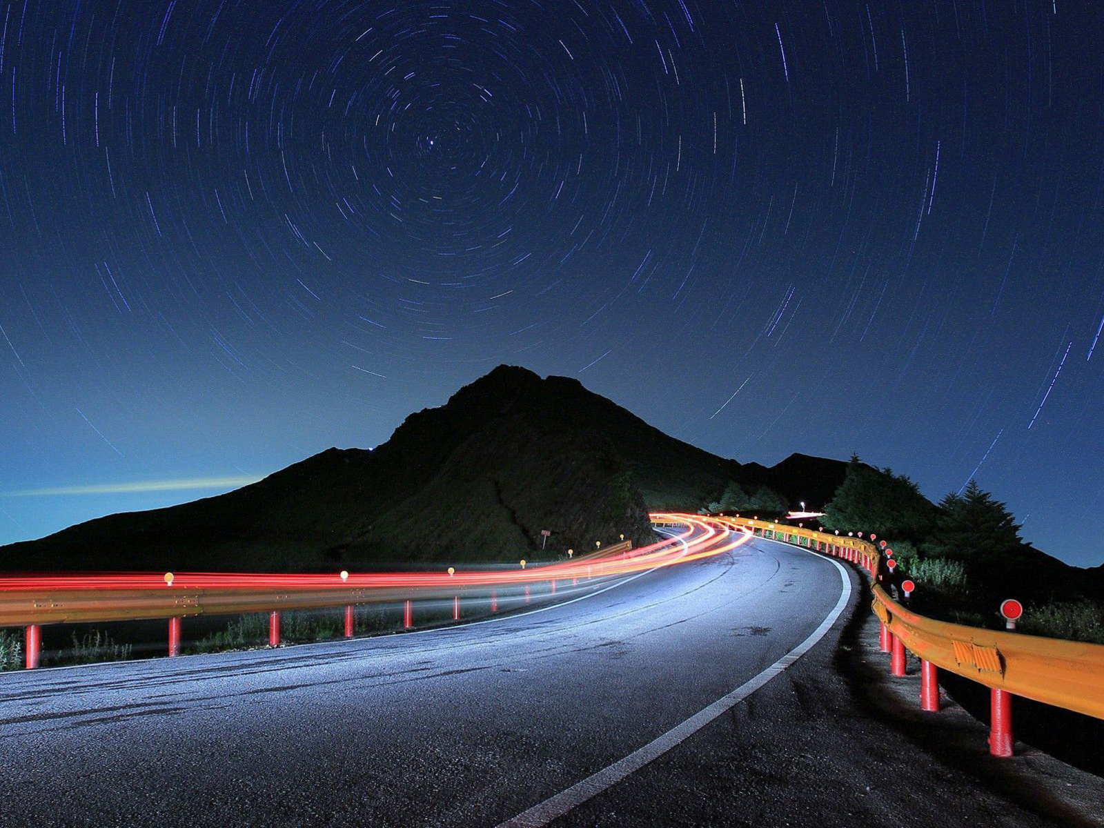 Sfondi Traffic with long Shutter speed 1600x1200