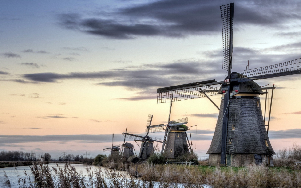 Fondo de pantalla Kinderdijk Village in Netherlands 1280x800