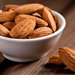 Almonds sfondi gratuiti per iPad Air