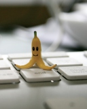Fondo de pantalla Funny Banana 128x160