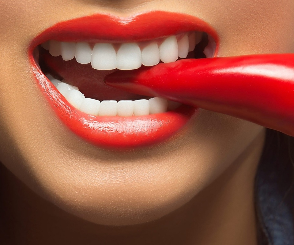 Spicy pepper and lips wallpaper 960x800