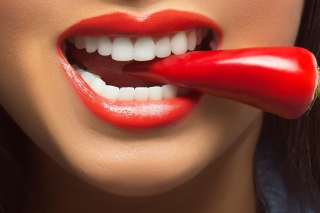 Картинка Spicy pepper and lips на телефон