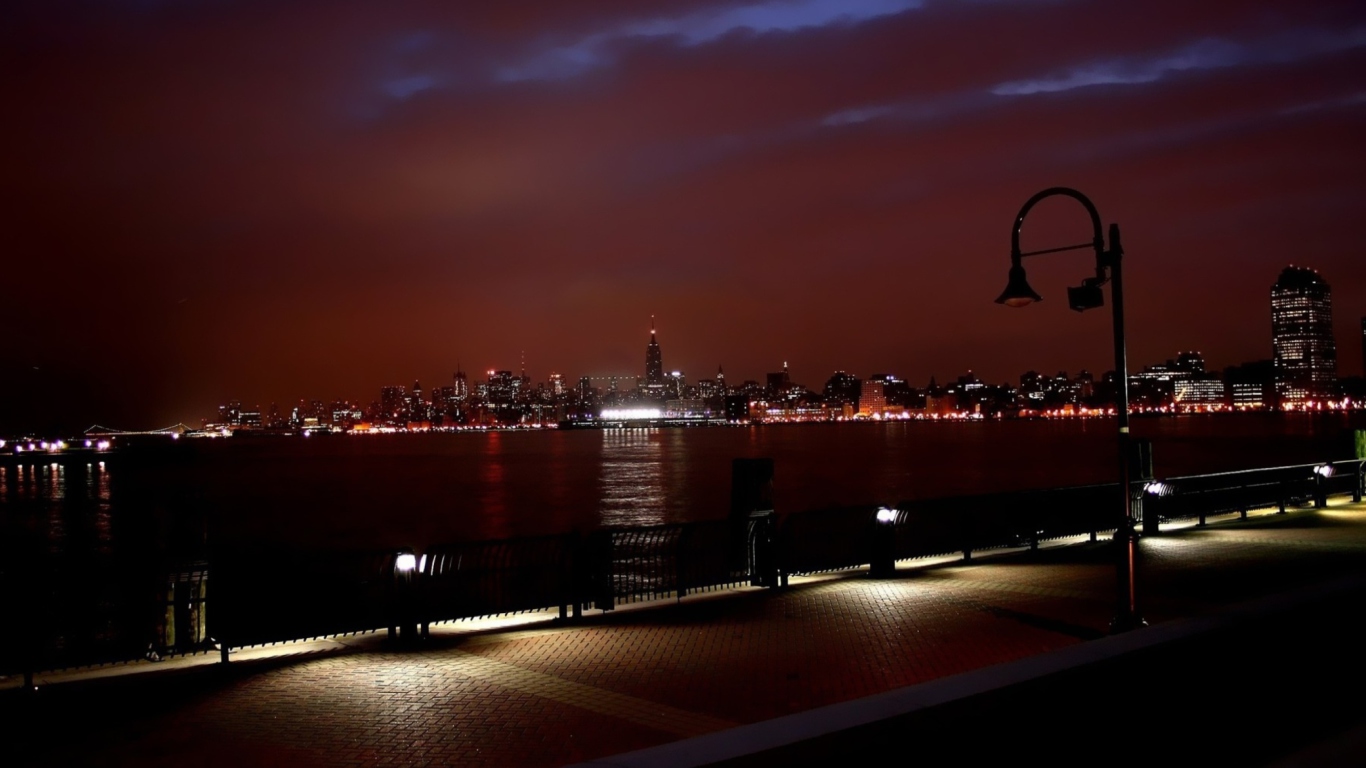 Fondo de pantalla New York Skyline At Night 1366x768