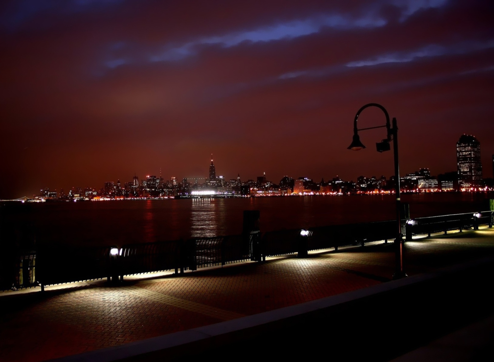 Screenshot №1 pro téma New York Skyline At Night 1920x1408