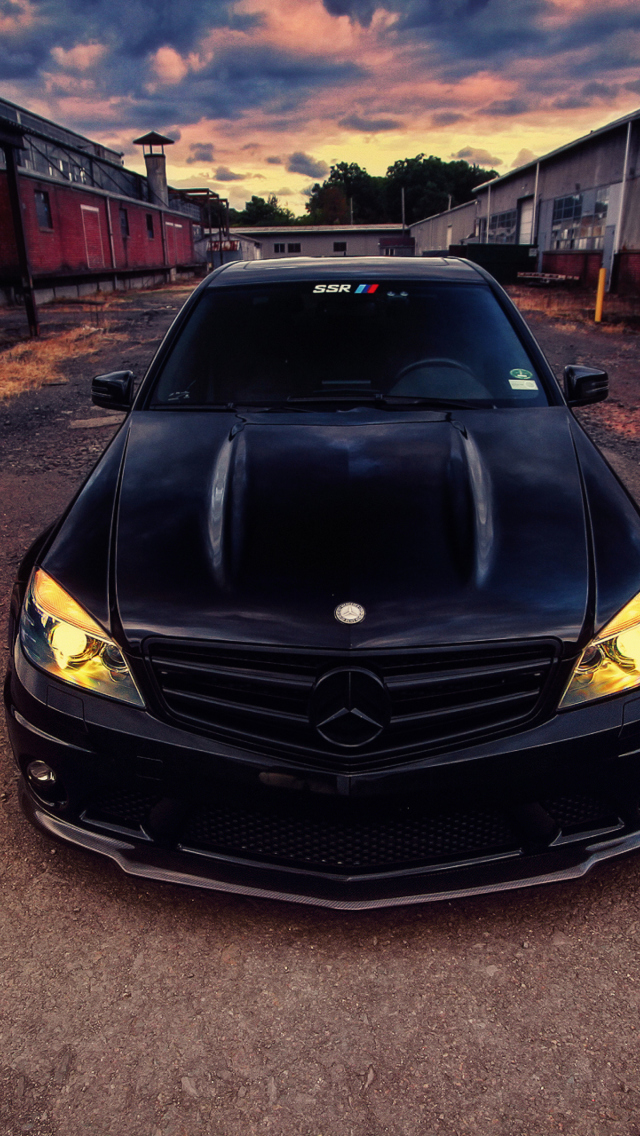 Das Black Mercedes C63 Wallpaper 640x1136