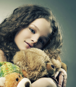 Little Girl With Toys - Obrázkek zdarma pro Nokia X6