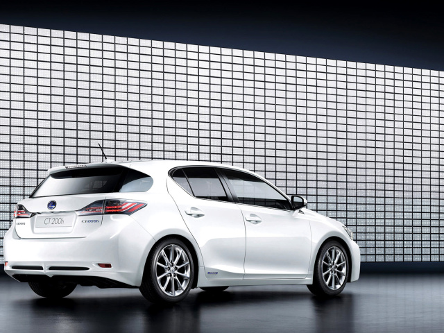 Lexus CT200h Hybrid Hatchback screenshot #1 640x480