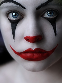 Das Sad Eyes Of Clown Wallpaper 240x320