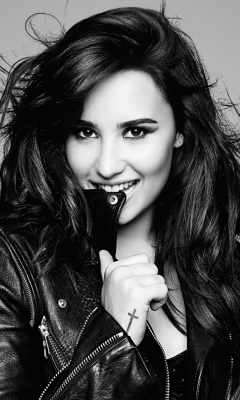 Screenshot №1 pro téma Demi Lovato Girlfriend 2013 240x400