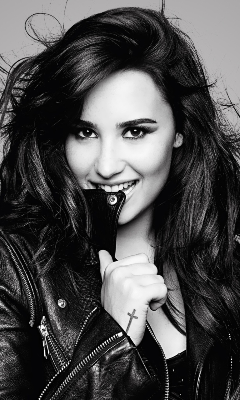 Screenshot №1 pro téma Demi Lovato Girlfriend 2013 768x1280