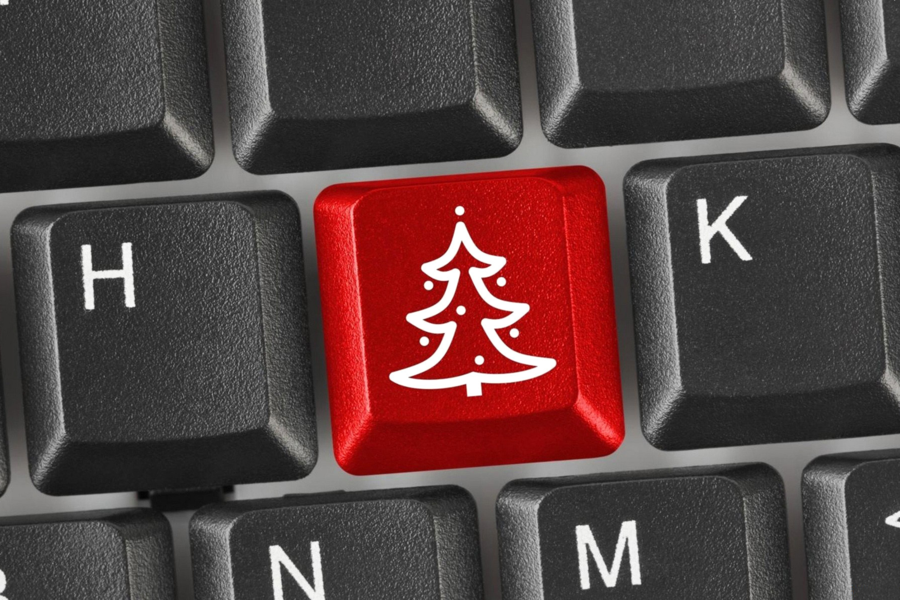 Christmas Tree on Computer Keyboard wallpaper 2880x1920