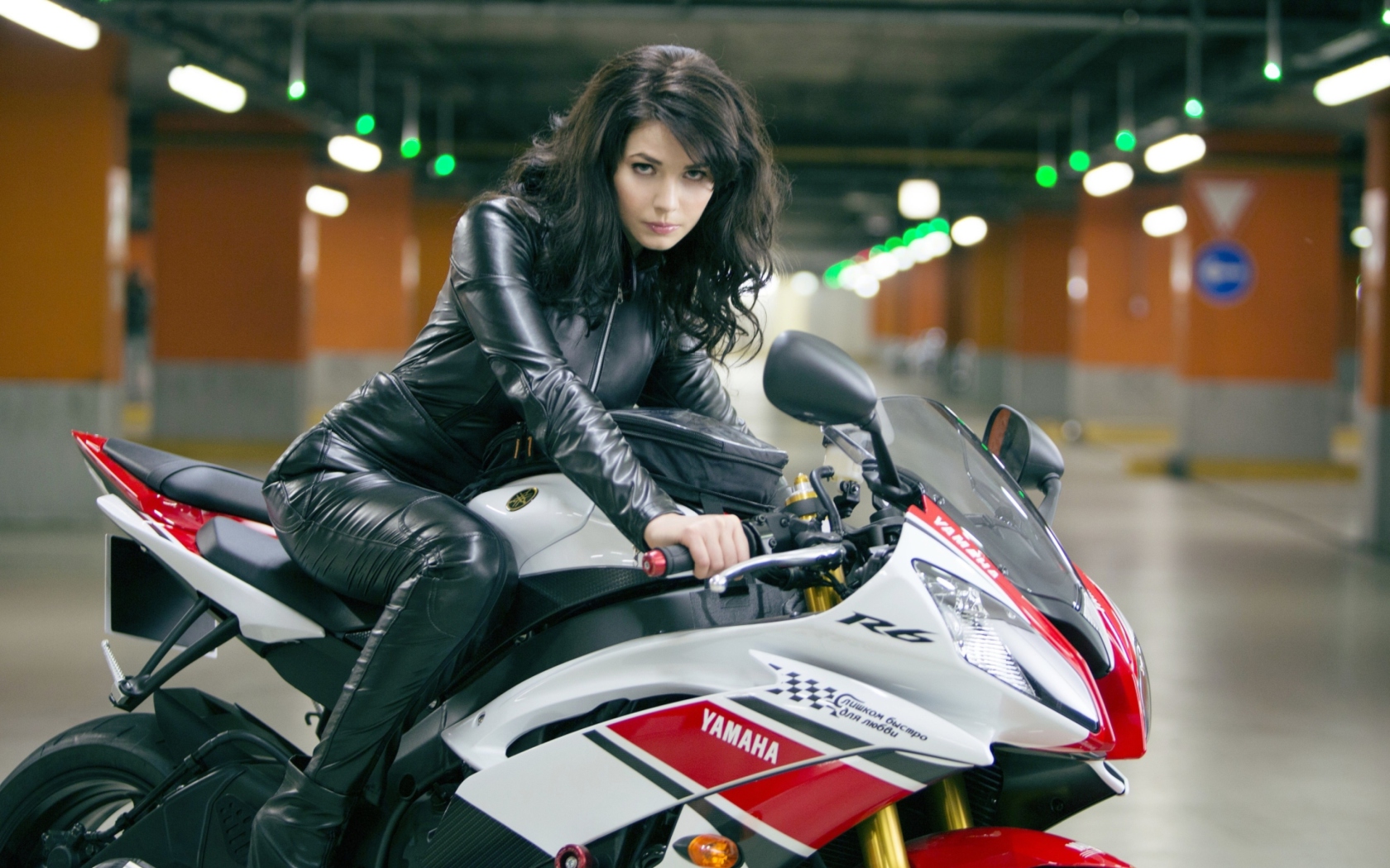 Screenshot №1 pro téma Brunette Driving Yamaha 1680x1050