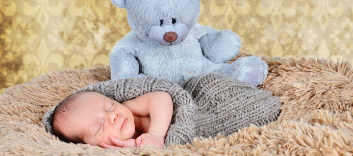 Sfondi Baby And His Teddy 720x320