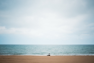 Alone On Beach - Obrázkek zdarma 