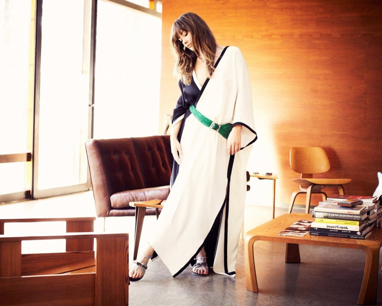 Olivia Wilde in Kimono wallpaper 1280x1024