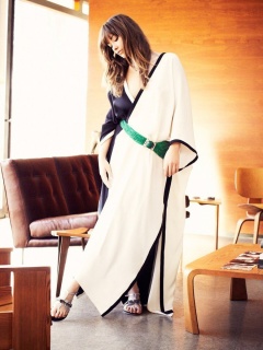 Обои Olivia Wilde in Kimono 240x320