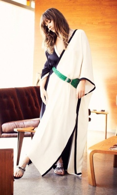 Обои Olivia Wilde in Kimono 240x400