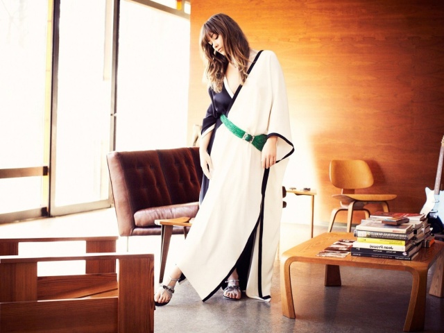 Обои Olivia Wilde in Kimono 640x480