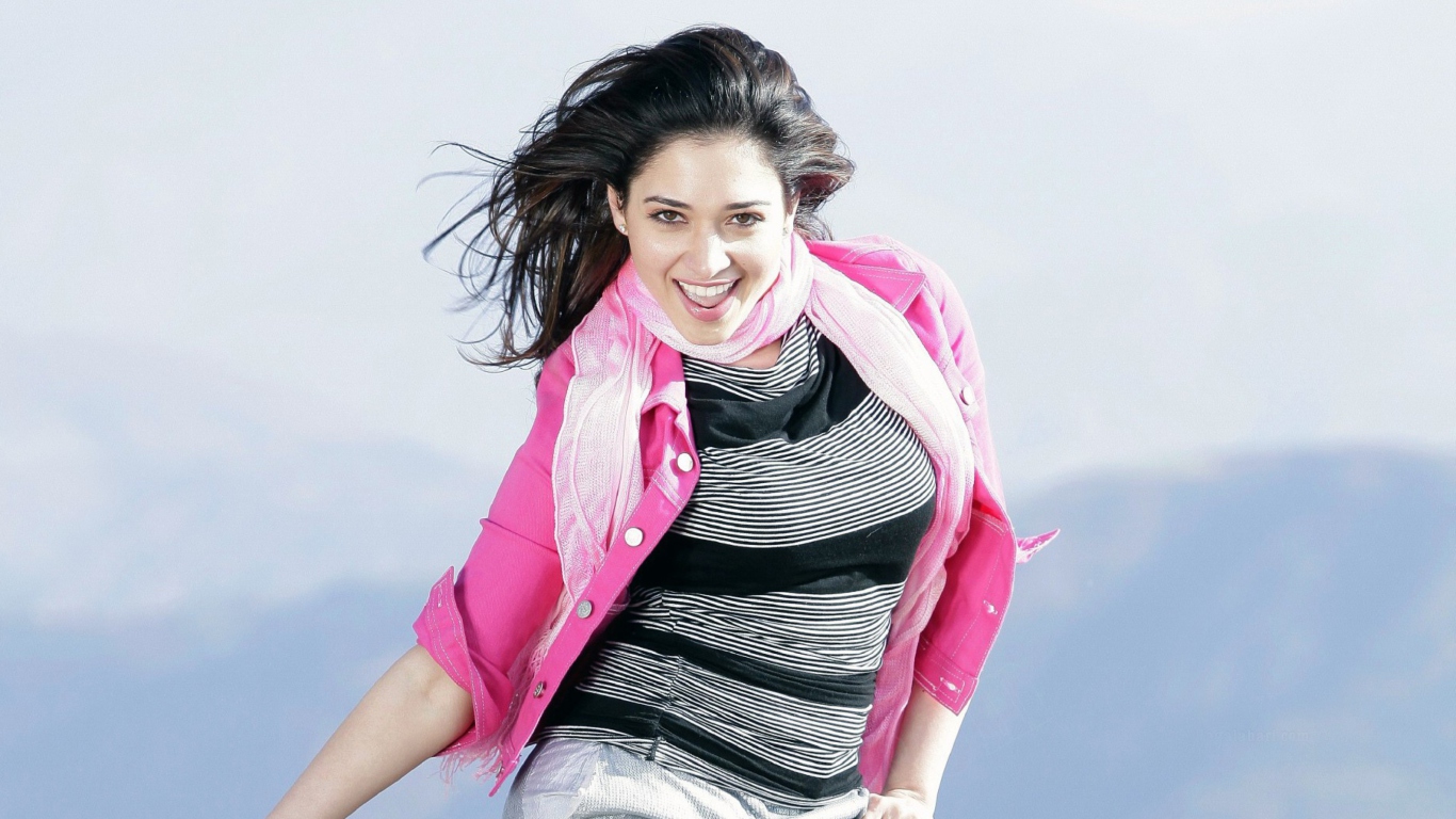 Stylish Tamanna screenshot #1 1366x768