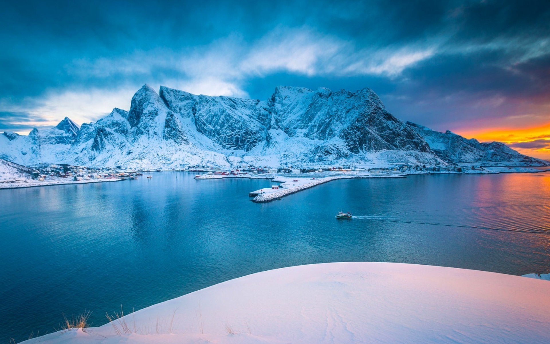 Lofoten Island wallpaper 1920x1200