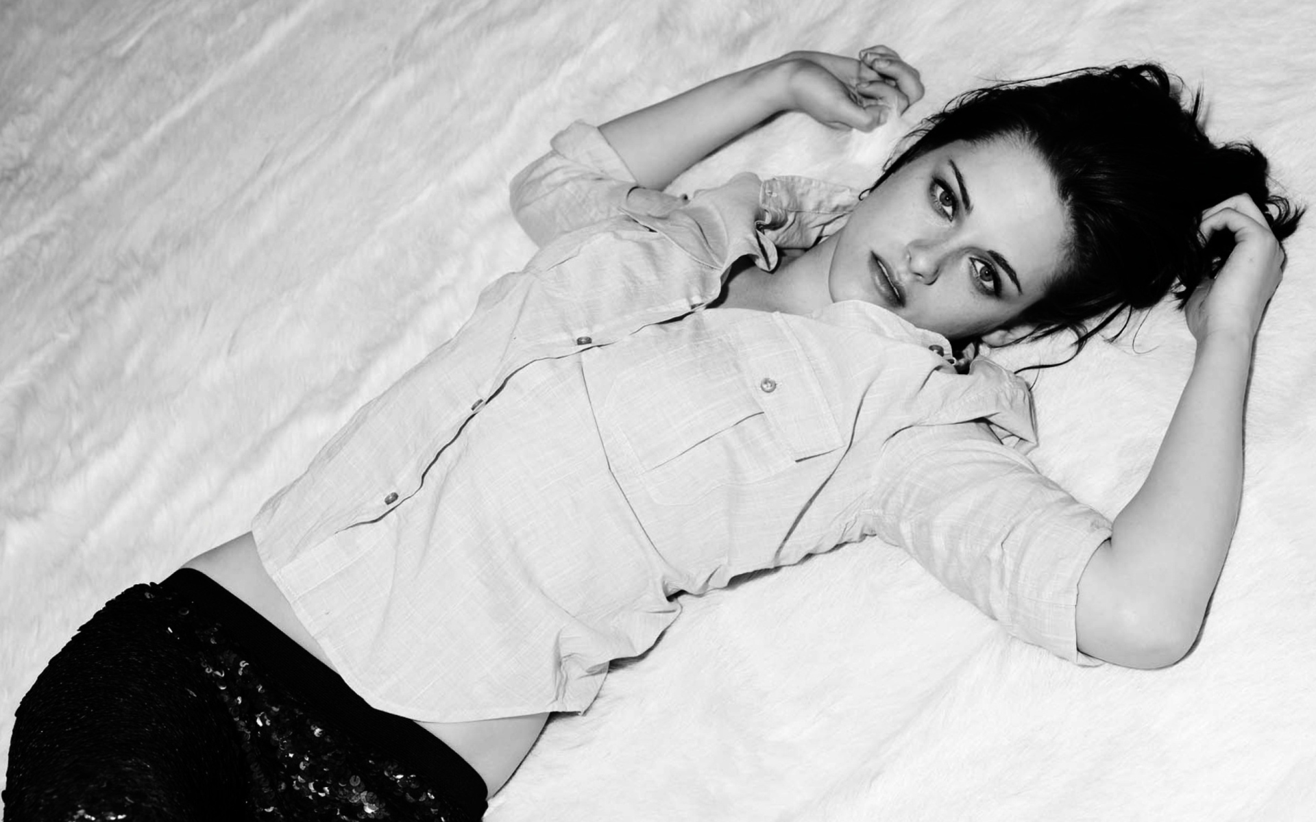 Kristen Stewart Black And White screenshot #1 1920x1200