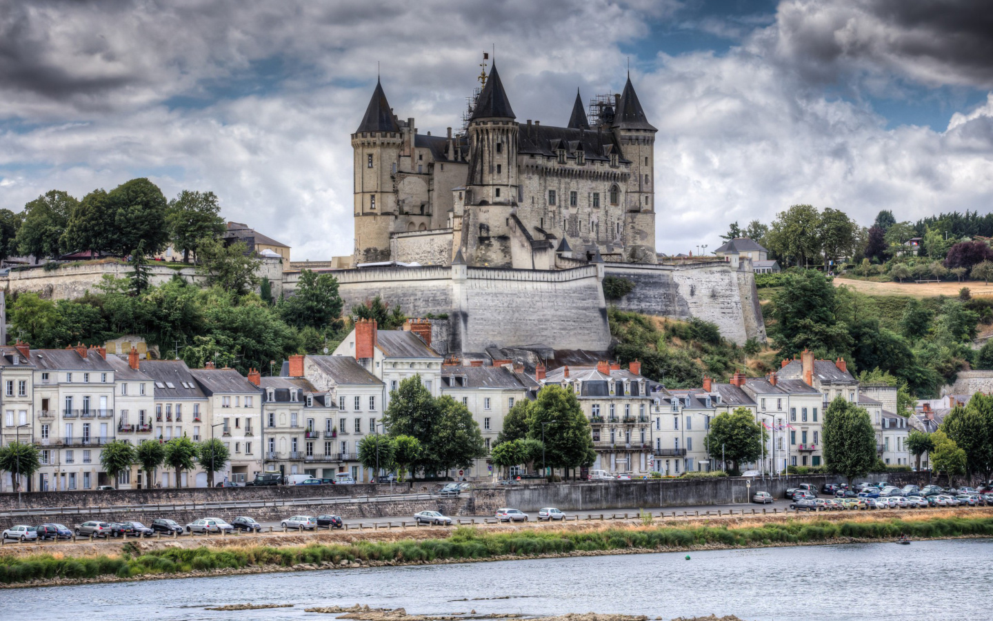 Screenshot №1 pro téma Saumur Castle on Loire 1440x900