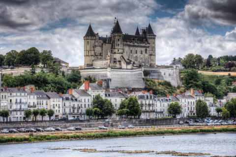 Saumur Castle on Loire wallpaper 480x320