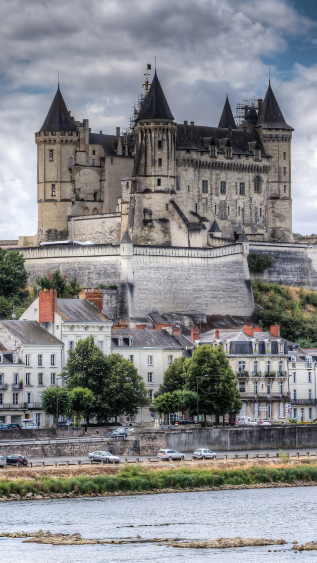 Screenshot №1 pro téma Saumur Castle on Loire 640x1136