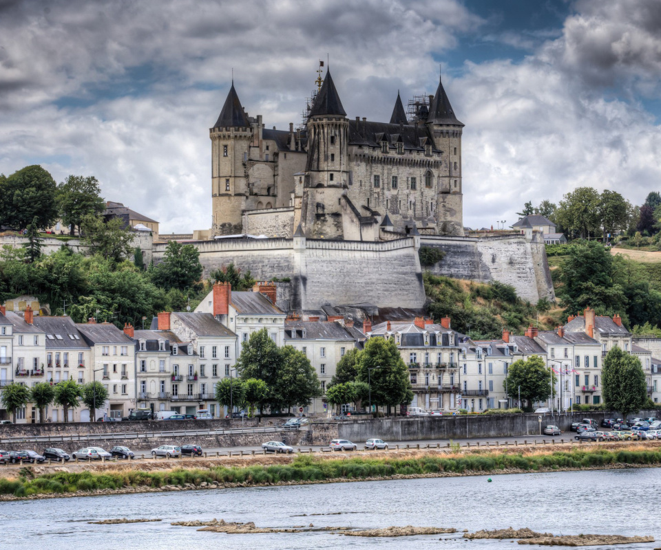 Das Saumur Castle on Loire Wallpaper 960x800