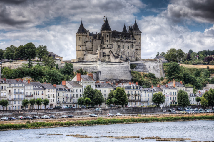 Saumur Castle on Loire screenshot #1