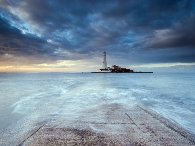 Lighthouse in coastal zone wallpaper 640x480