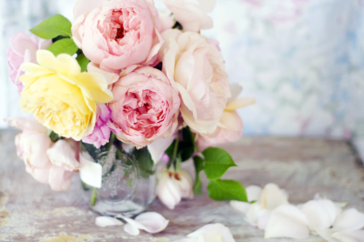 Tender Peonies wallpaper