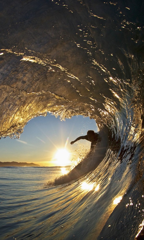 Fondo de pantalla Surfer Against Big Wave 480x800