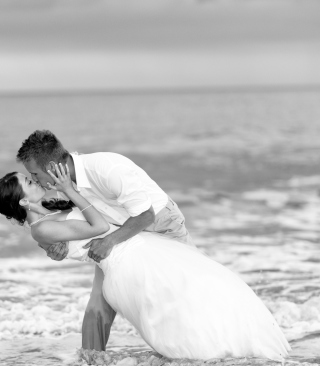 Wedding Kiss Black And White - Obrázkek zdarma pro 128x160