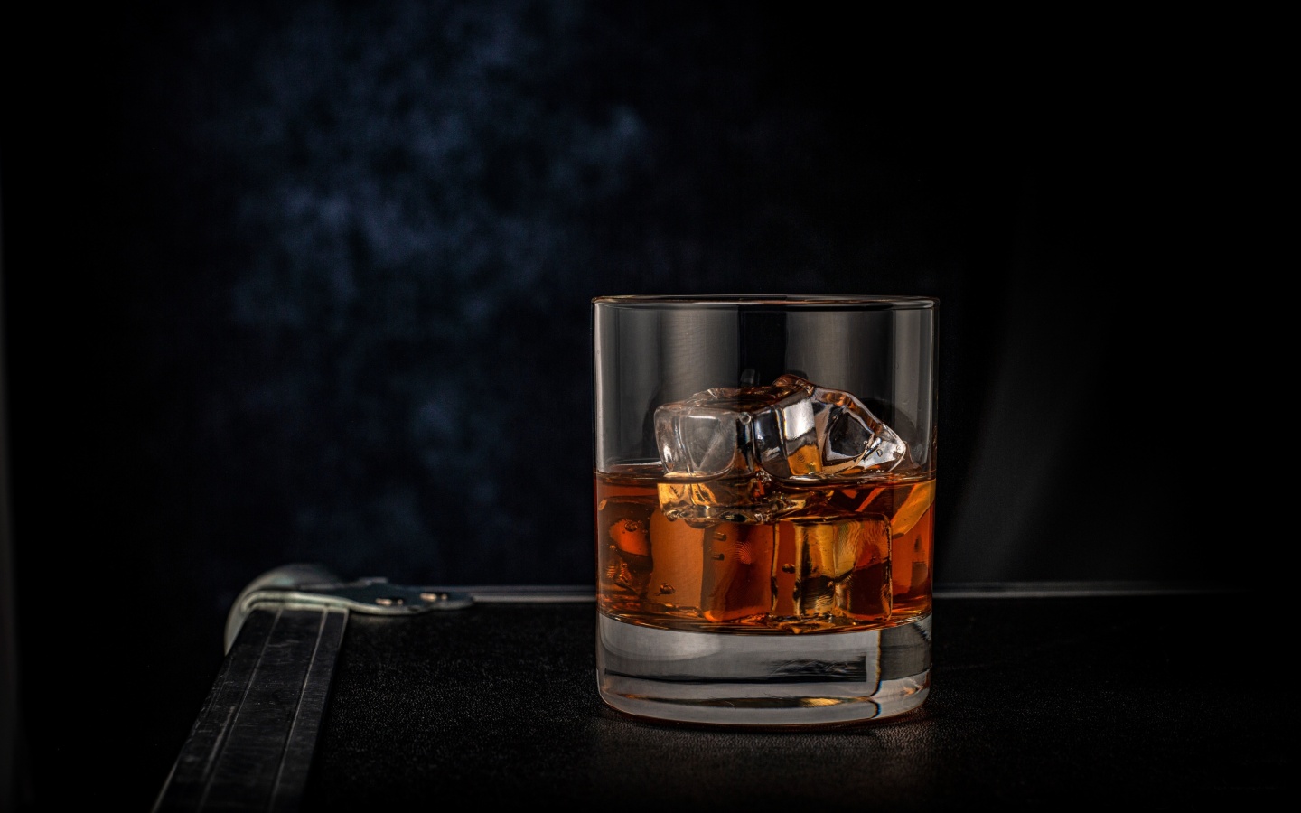 Golden Whiskey Glass wallpaper 1440x900