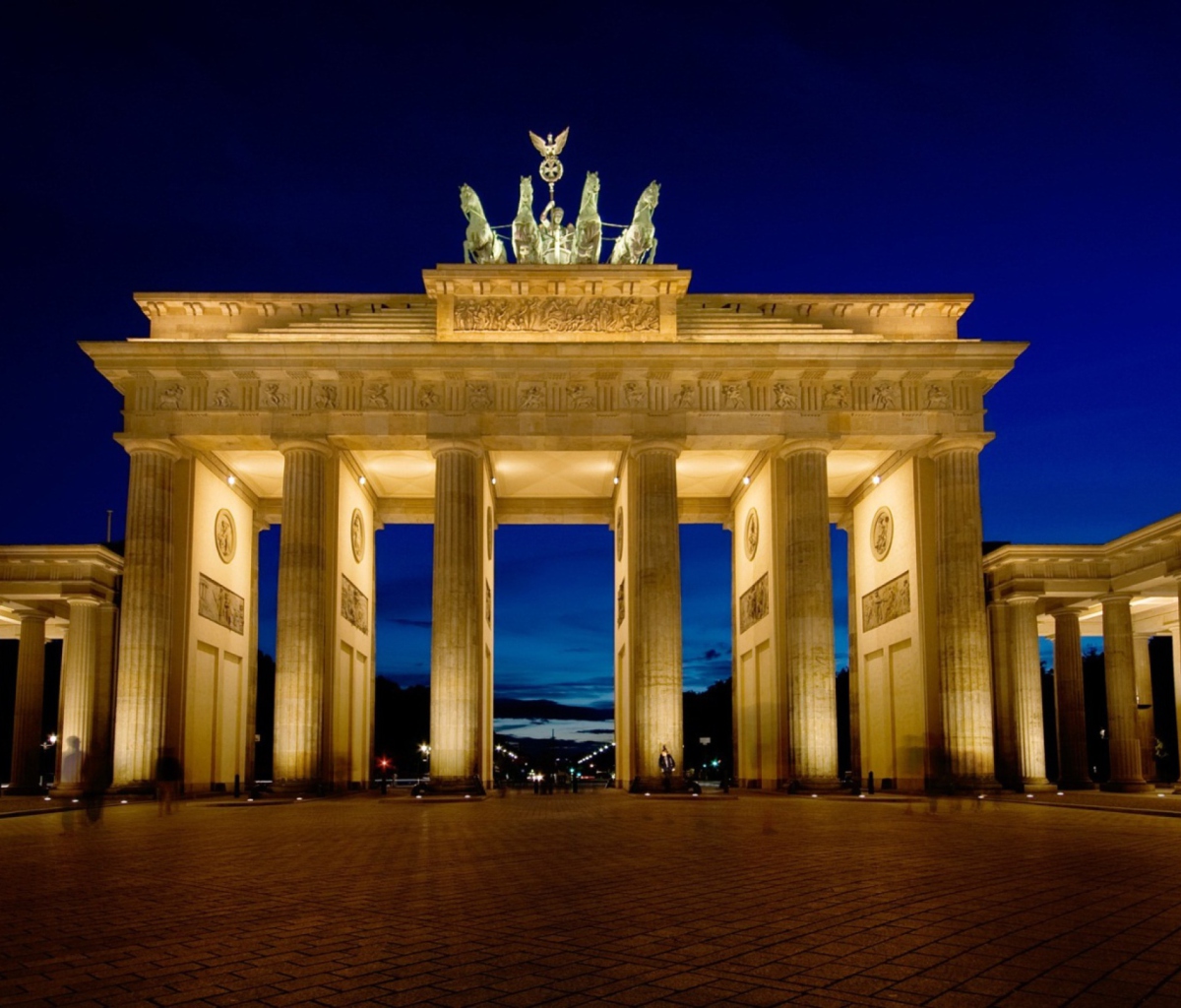 Das Brandenburg Gate Berlin Wallpaper 1200x1024