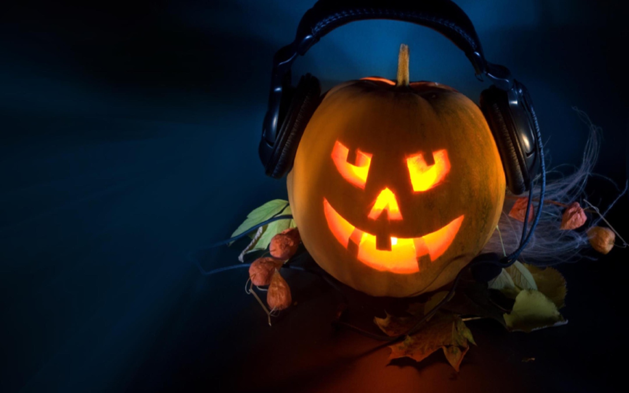 Das Pumpkin In Headphones Wallpaper 1280x800