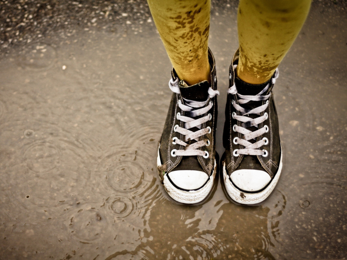 Das Wet Sneakers Wallpaper 1152x864