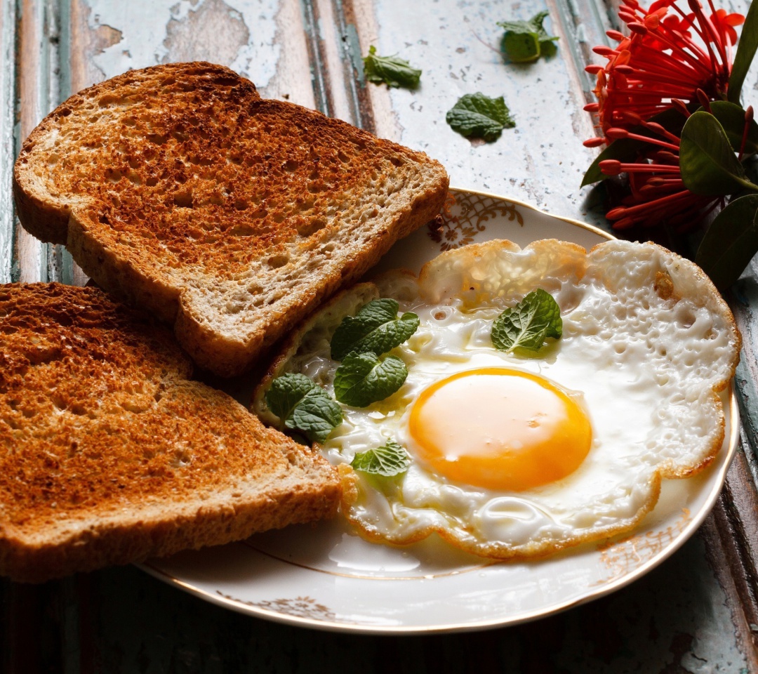 Обои Breakfast eggs and toast 1080x960