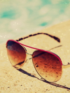 Sunglasses By Pool screenshot #1 240x320