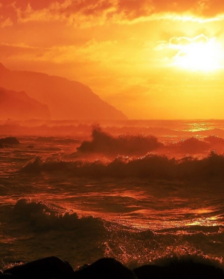 Ocean Waves At Sunset - Obrázkek zdarma pro Nokia Asha 310