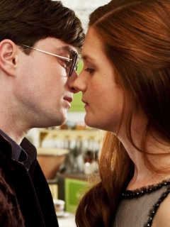 Harry Potter & Ginny Kiss screenshot #1 240x320