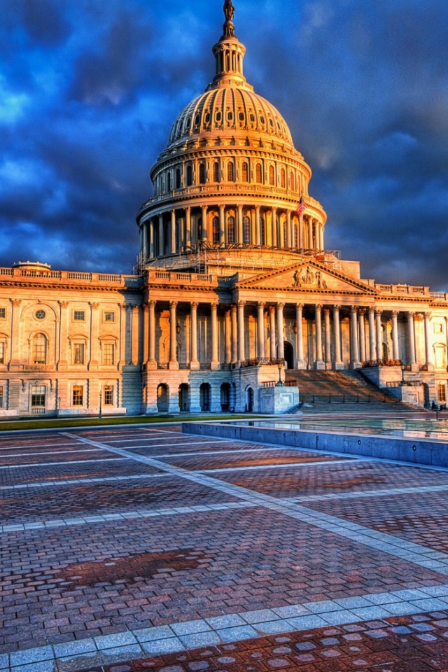 Обои United States Capitol in Washington DC 640x960