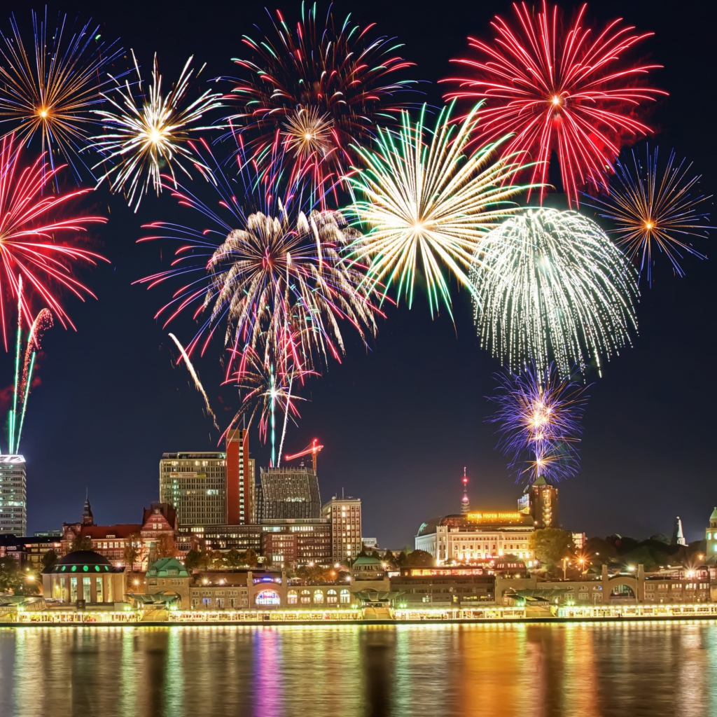 Das New Year Fireworks Wallpaper 1024x1024
