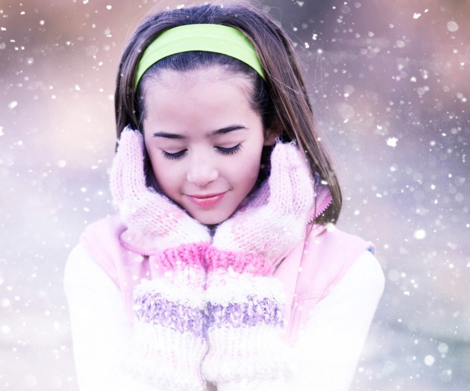 Girl In The Snow wallpaper 960x800